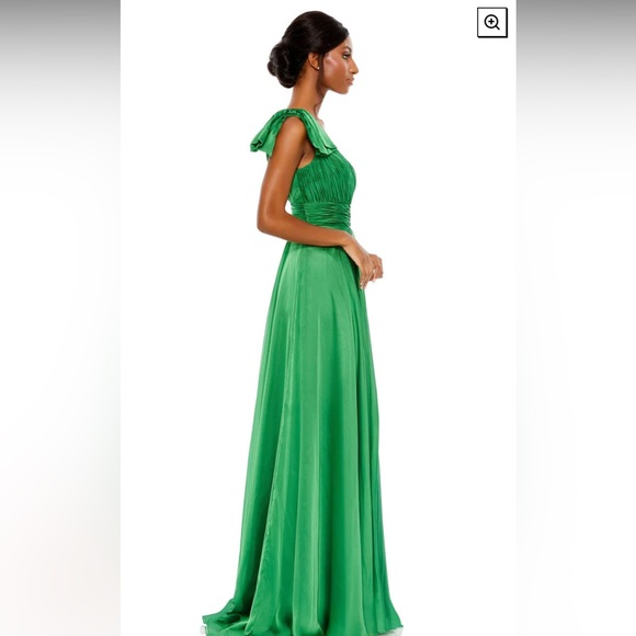 NEW without tags - Green satin one shoulder ruched MacDuggal dress size US 2 - Picture 3 of 7